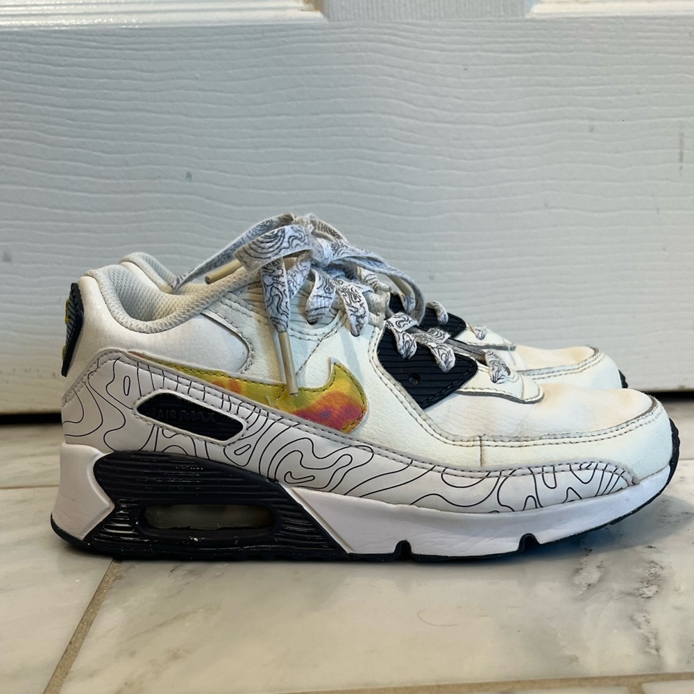 Nike Air Sneakers, youth boys size 2.5Y, white